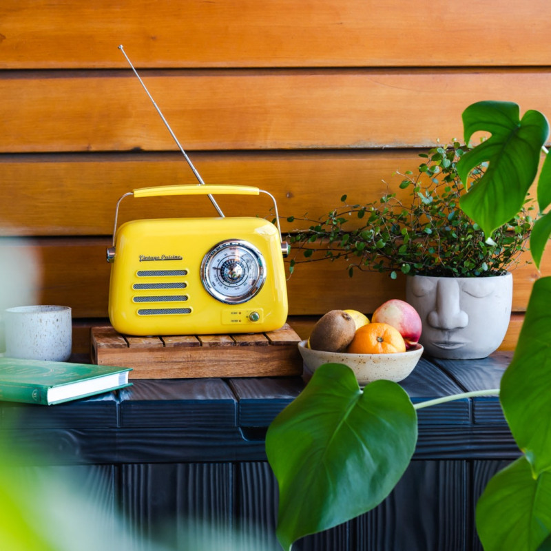 Kuchyňské rádio Vintage Cuisine v retro stylu s kovovou rukojetí s Bluetooth a baterií Žluté (lesk)