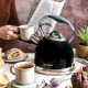 Retro konvice Vintage Cuisine s píšťalkou Černá