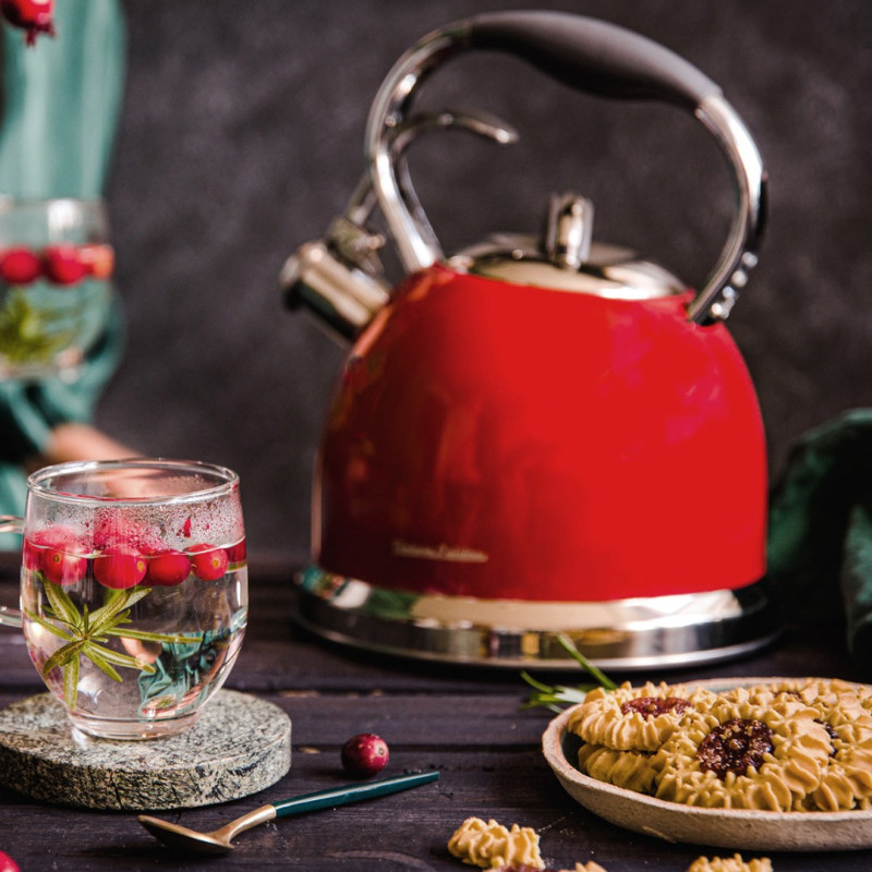 Retro konvice Vintage Cuisine s pískátkem Červená