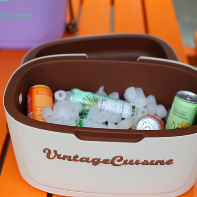 Přenosná lednička Vintage Cuisine o objemu 18,8 l s popruhem pro přenášení Krémová